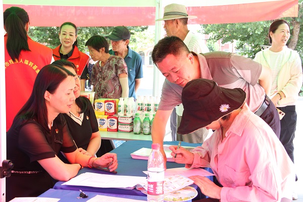 市殘疾人勞服中心黨支部走進(jìn)雙報(bào)到社區(qū)開(kāi)展支部共建送服務(wù)活動(dòng)